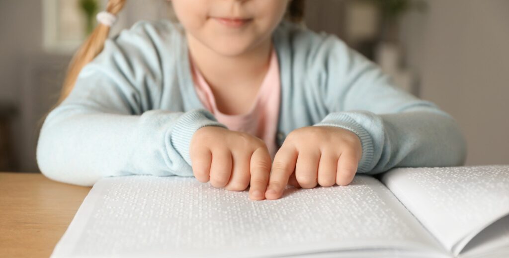 Nevidomé dítě: Jak podpořit rozvoj u nevidomého dítěte